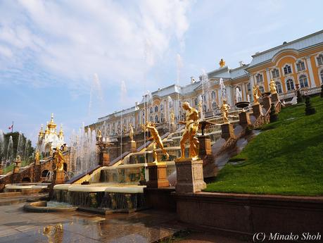 水飛沫が眩しいペテルゴフ夏宮殿 Peterhof Palace Petergo F Russian Versailles Paperblog