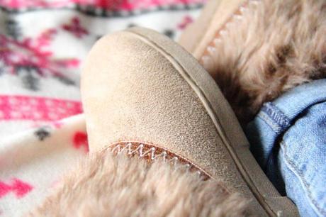Wynsors faux fur trim booties slippers