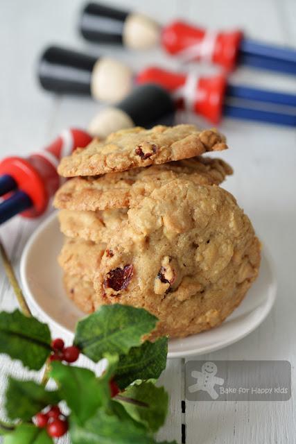 crispy chewy white chocolate chip cranberry macadamia cookies