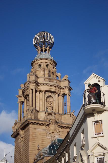 In & Around #London: A Sunny Winter Day In the West End (And Only One #Xmas Decoration In Sight!)