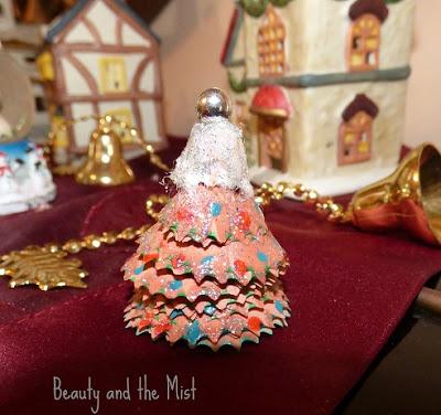 DIY: Christmas tree with...pencil shavings