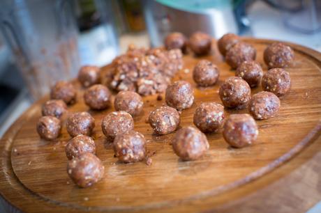 Fitness On Toast Faya Blog Girl Health Recipe Healthy Food Snack Treat Energy Ball Chocolate Coconut Date Natural Regenerate-8