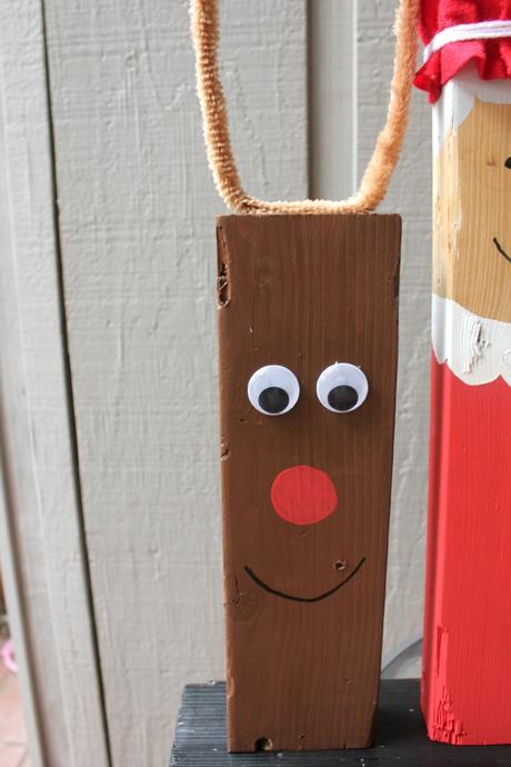 Represent your family with a DIY Christmas Outdoor greeter