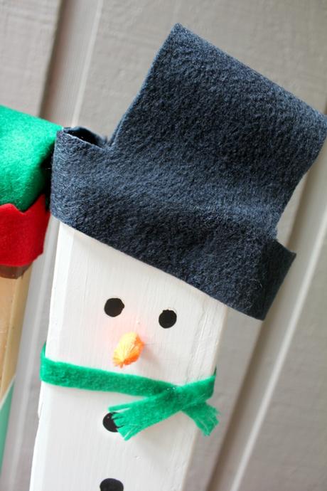 Represent your family with a DIY Christmas Outdoor greeter