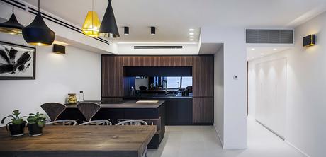 Open plan living and dining space in Tel Aviv