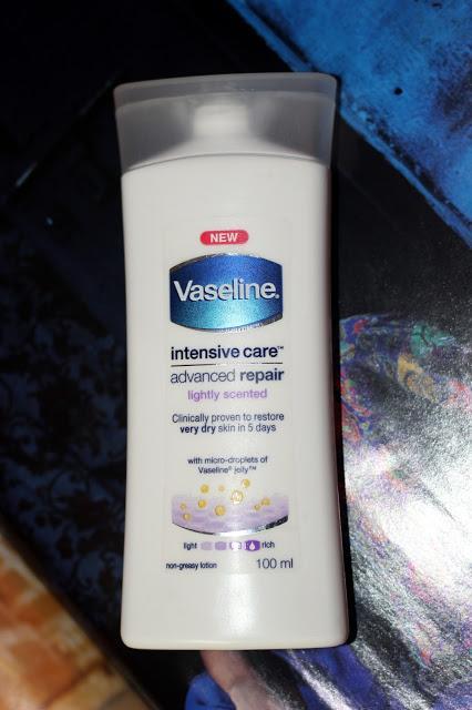Vaseline Intnsive CareAdvanced Repair Lightly Scented Body Lotion (Review and Product Pictures)