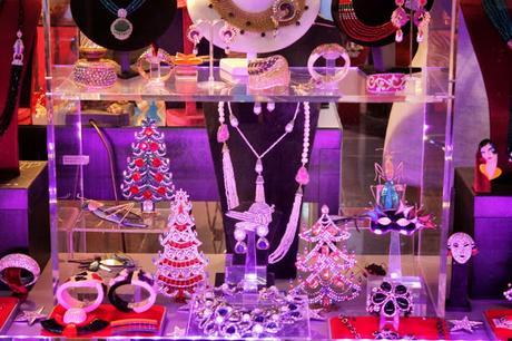 In & Around London: Window Shopping In Cecil Court WC2 @CecilCourt #XmasInLondon