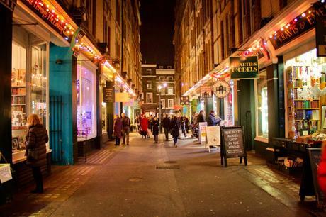 In & Around London: Window Shopping In Cecil Court WC2 @CecilCourt #XmasInLondon