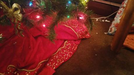 My Cat Is Ruining The Christmas Tree, But I’m Surprisingly Chill About It (…Now)