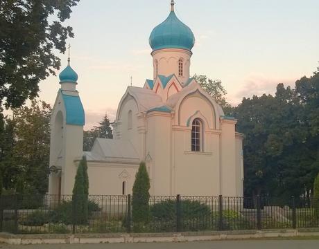 Iglesia ortodoxa en el centro de Daugavpils
