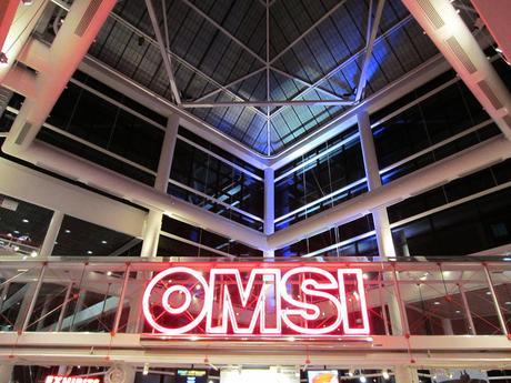 1024px-OMSI_entrance_sign_at_night,_Portland,_OR