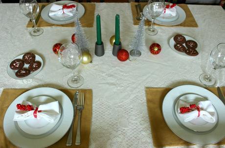 HOLIDAY PARTY TABLE