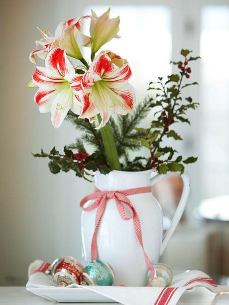 winter-tablescape-christmas-flowers-bhg