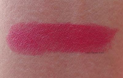 Review : The New L'Oreal Paris Infallible Lipsticks in Tender Berry (519) and Rambling Rose (212)