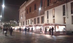 Dai mercatini ai ristoranti sui tetti. From street markets to the restaurants on the roofs, Milan.