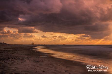 Sunset, Tel Aviv, Israel, beach, long exposure, sun rays, joggers