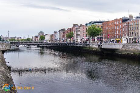 Leffy River, downtown Dublin
