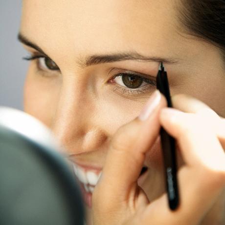 how to apply eye shadow