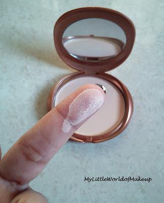 Eyetex Dazzler Compact Powder in Natural Review & Swatches