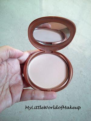 Eyetex Dazzler Compact Powder in Natural Review & Swatches