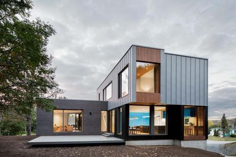 Facade of Quebec renovation by Naturehumaine.