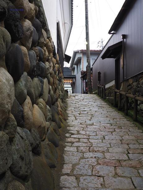 清流に心洗われる郡上八幡 / Gujo Hachiman, with pristine waterways.