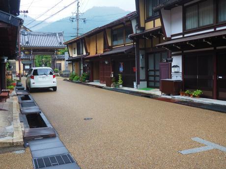 清流に心洗われる郡上八幡 / Gujo Hachiman, with pristine waterways.