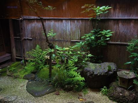 清流に心洗われる郡上八幡 / Gujo Hachiman, with pristine waterways.