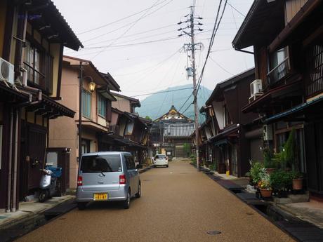 清流に心洗われる郡上八幡 / Gujo Hachiman, with pristine waterways.