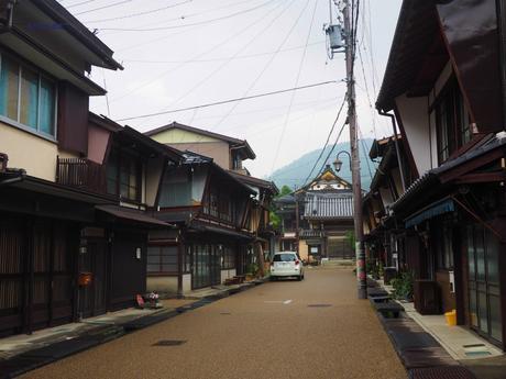 清流に心洗われる郡上八幡 / Gujo Hachiman, with pristine waterways.