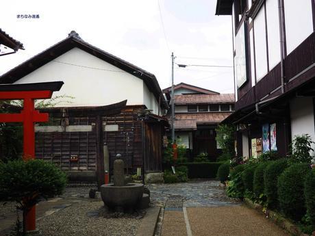 清流に心洗われる郡上八幡 / Gujo Hachiman, with pristine waterways.
