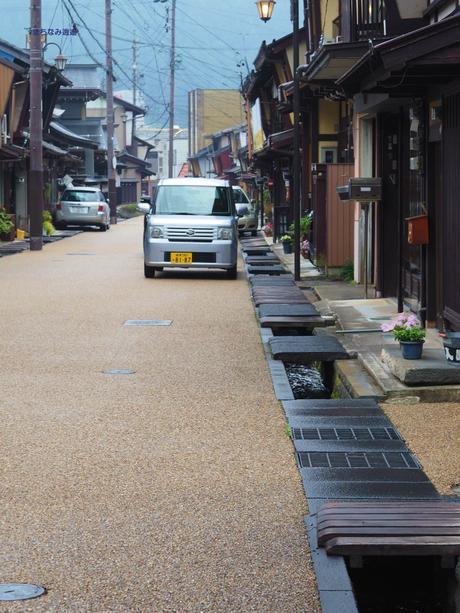 清流に心洗われる郡上八幡 / Gujo Hachiman, with pristine waterways.