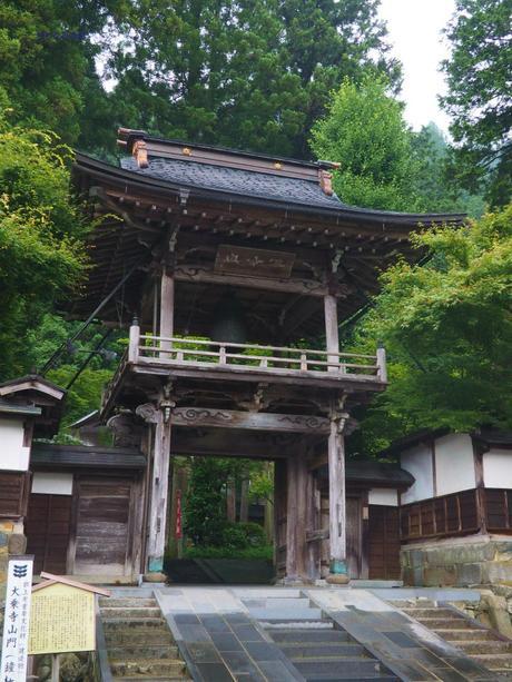 清流に心洗われる郡上八幡 / Gujo Hachiman, with pristine waterways.