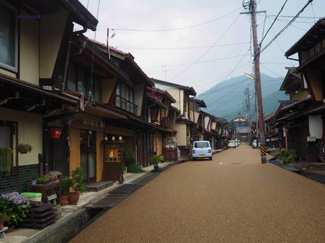 清流に心洗われる郡上八幡 / Gujo Hachiman, with pristine waterways.