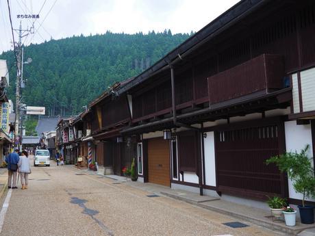 清流に心洗われる郡上八幡 / Gujo Hachiman, with pristine waterways.