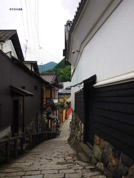 清流に心洗われる郡上八幡 / Gujo Hachiman, with pristine waterways.