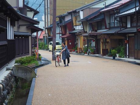 清流に心洗われる郡上八幡 / Gujo Hachiman, with pristine waterways.