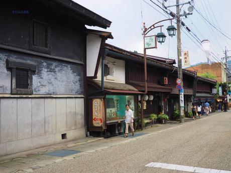 清流に心洗われる郡上八幡 / Gujo Hachiman, with pristine waterways.