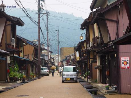 清流に心洗われる郡上八幡 / Gujo Hachiman, with pristine waterways.
