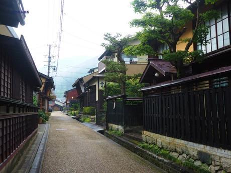 清流に心洗われる郡上八幡 / Gujo Hachiman, with pristine waterways.
