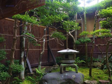 清流に心洗われる郡上八幡 / Gujo Hachiman, with pristine waterways.