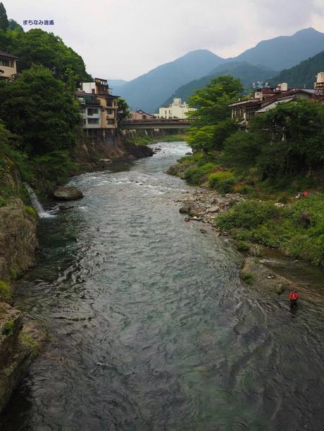 清流に心洗われる郡上八幡 / Gujo Hachiman, with pristine waterways.