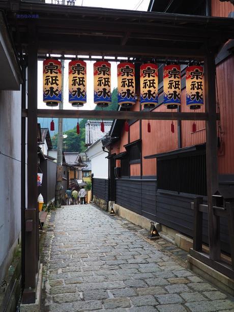 清流に心洗われる郡上八幡 / Gujo Hachiman, with pristine waterways.