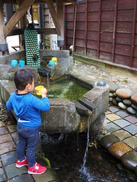 清流に心洗われる郡上八幡 / Gujo Hachiman, with pristine waterways.