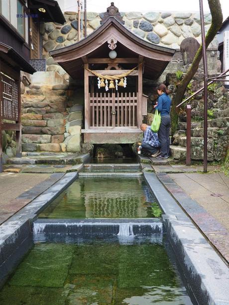 清流に心洗われる郡上八幡 / Gujo Hachiman, with pristine waterways.