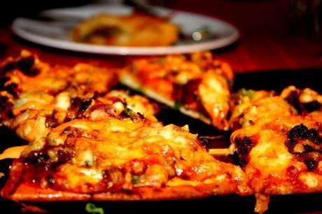 Yumy Pizza serving at FIlmy Bar Delhi