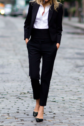  10 Inspirations To Style Winter Outfit in White, Black,  Navy blue 