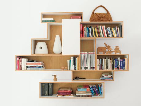 The house lacked significant storage space when the family moved in, so De Waart designed bookcases to custom-fit their favorite display items.
