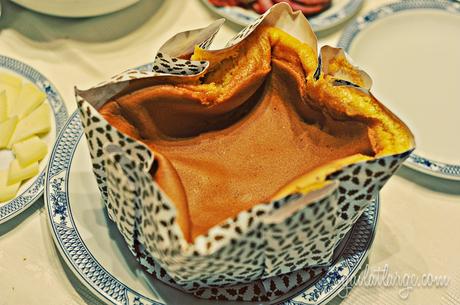 Portuguese New Year table: pão de ló (sponge cake)