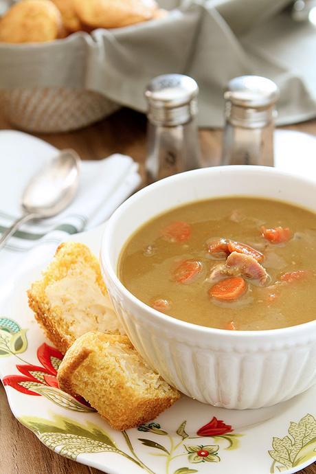 Split Pea Soup with Carrots and Ham